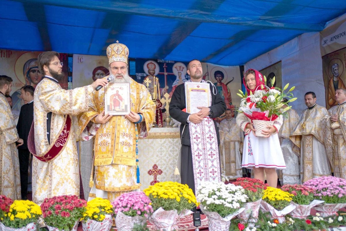 Biserica Parohiei Traian a fost sfinţită 128469