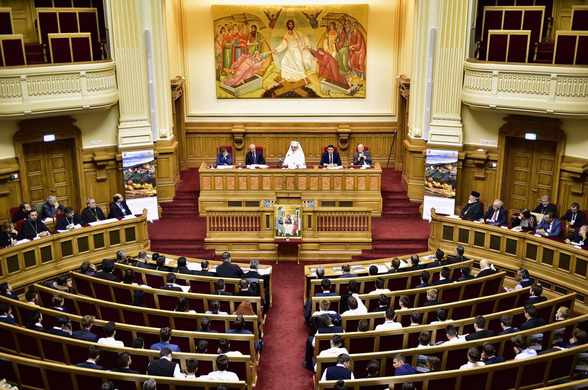 Simpozion Național de Teologie la Palatul Patriarhiei 128429