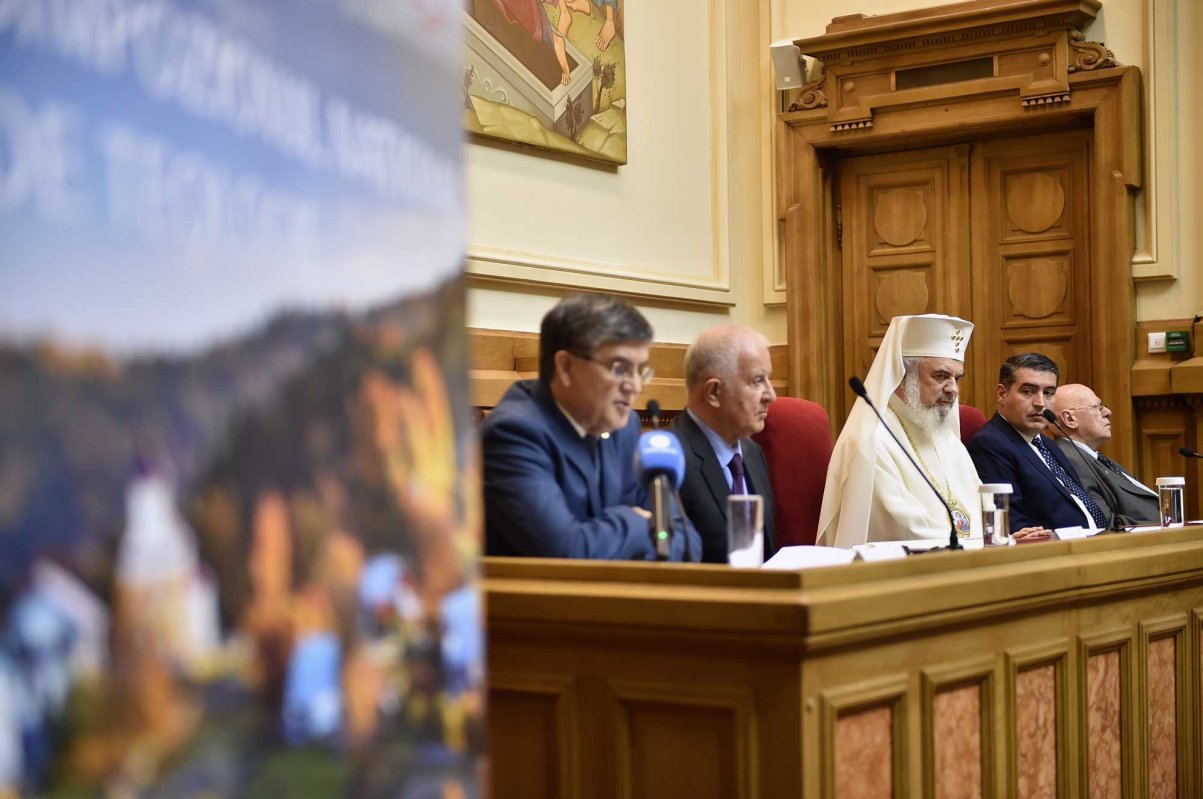 Simpozion Național de Teologie la Palatul Patriarhiei 128445
