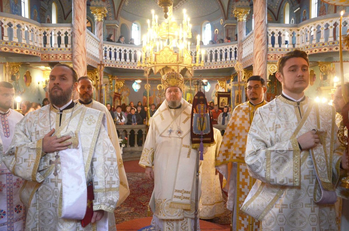 Slujire arhierească la Tilecuș, Bihor 128418