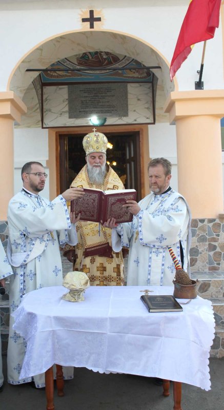 Vizită arhierească în Parohia Piscoiu, județul Gorj 128385