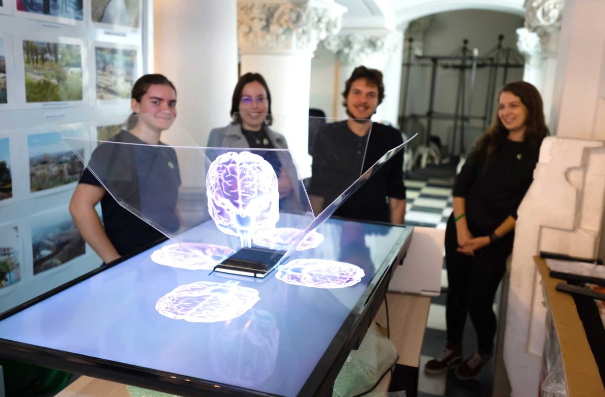 „Lăsaţi copiii să-şi facă temele cu muzică!” 128511