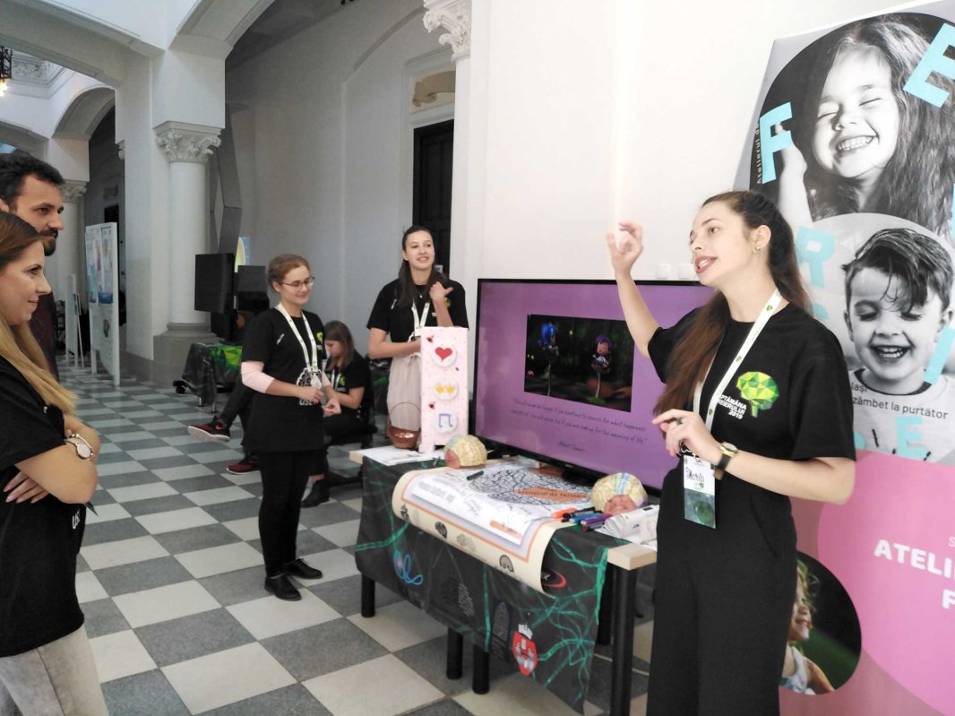 „Lăsaţi copiii să-şi facă temele cu muzică!” 128513