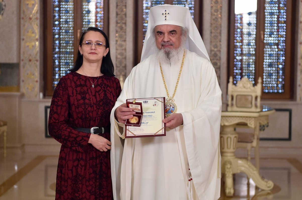 Distincţii pentru susţinătorii orei de religie 128625