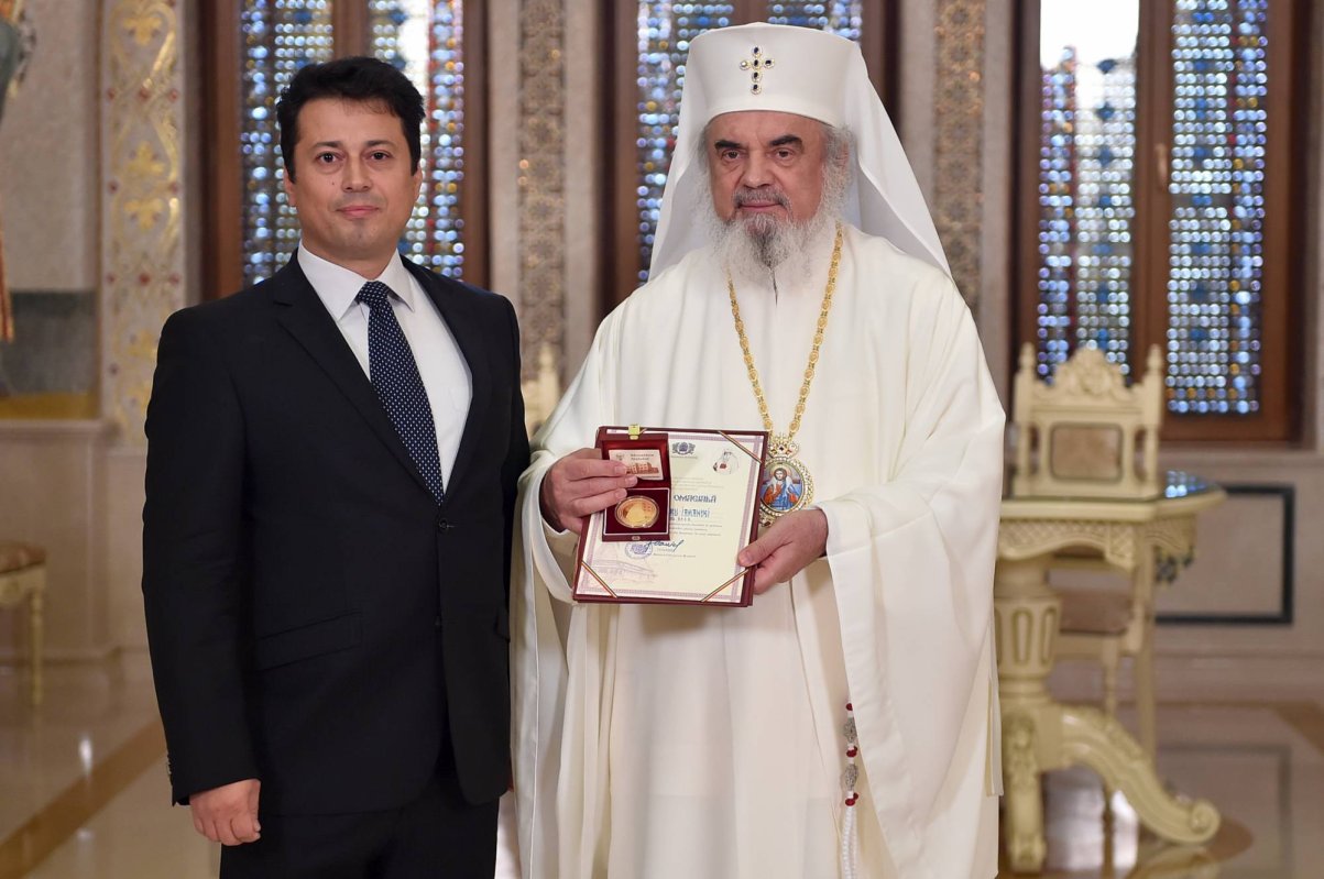 Distincţii pentru susţinătorii orei de religie 128630