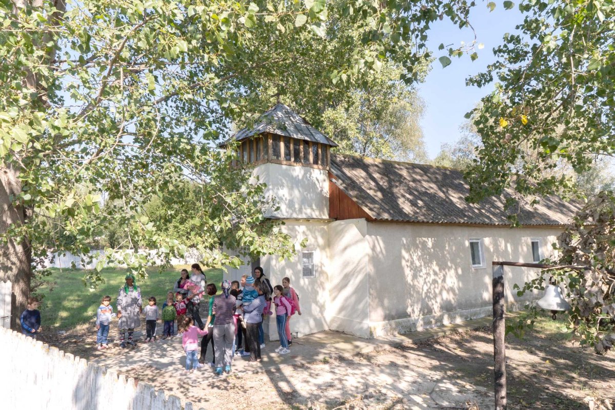 Acţiune filantropică desfăşurată în Insula Mare a Brăilei 128840