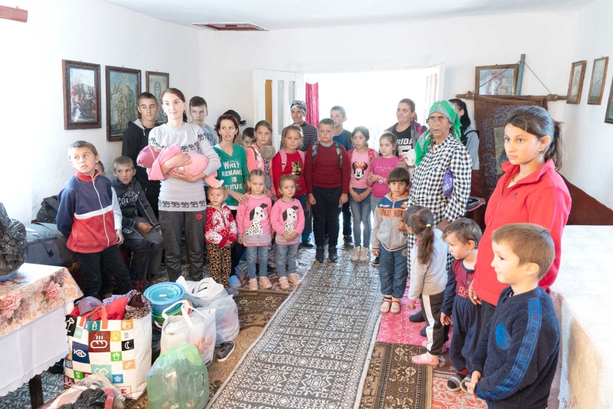 Acţiune filantropică desfăşurată în Insula Mare a Brăilei 128841