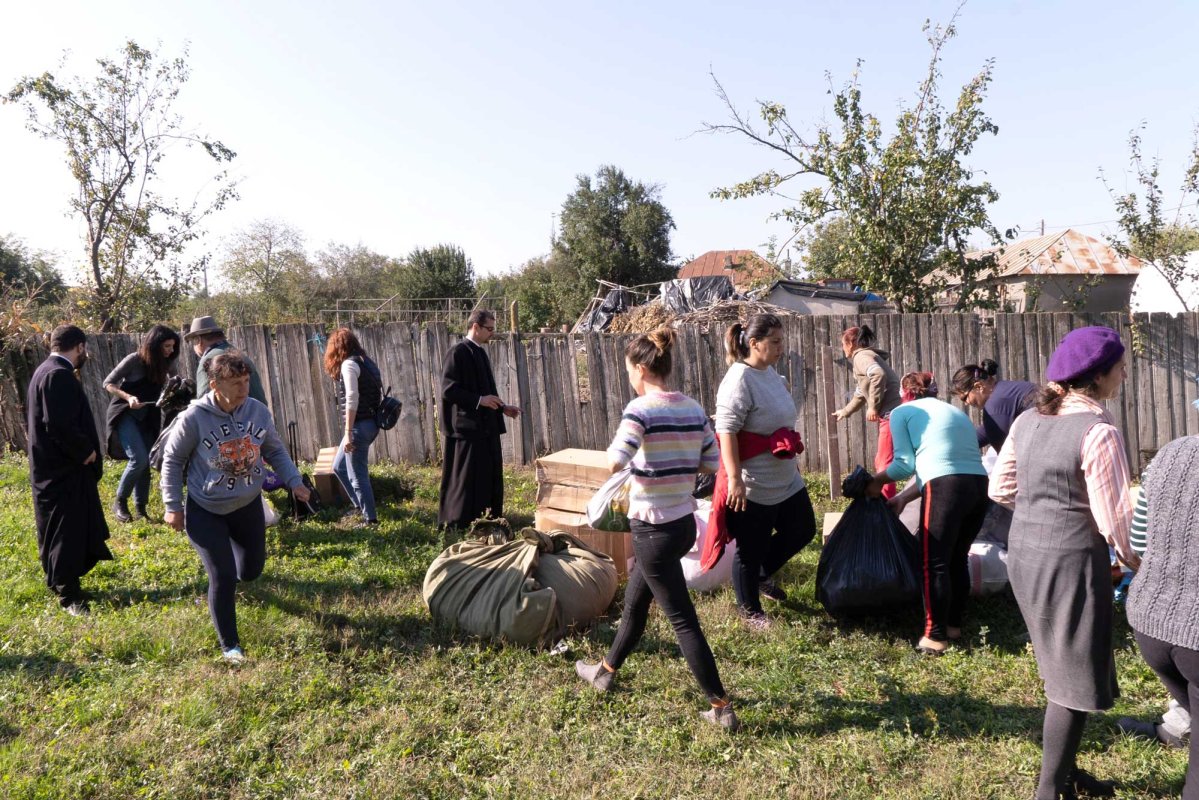 Acţiune filantropică desfăşurată în Insula Mare a Brăilei 128842