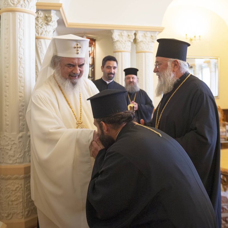 Mâna dreaptă a  Sfântului Ierarh Spiridon, cinstită în București 128998