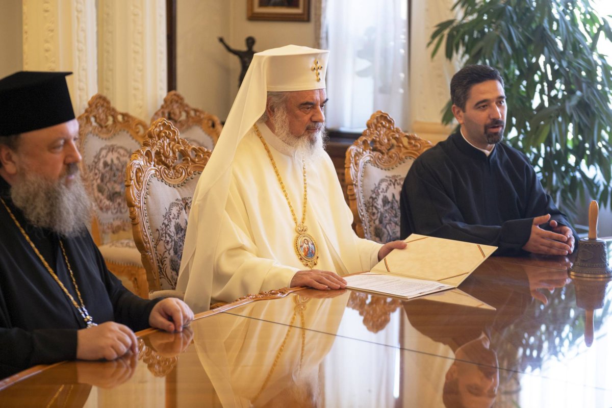 Mâna dreaptă a  Sfântului Ierarh Spiridon, cinstită în București 128999