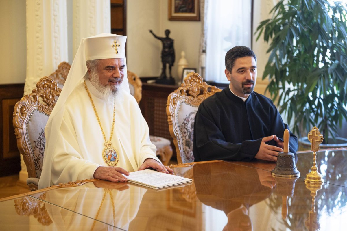 Mâna dreaptă a  Sfântului Ierarh Spiridon, cinstită în București 129002