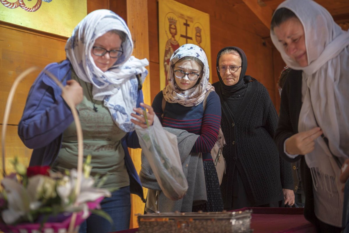 Mâna dreaptă a  Sfântului Ierarh Spiridon, cinstită în București 129010