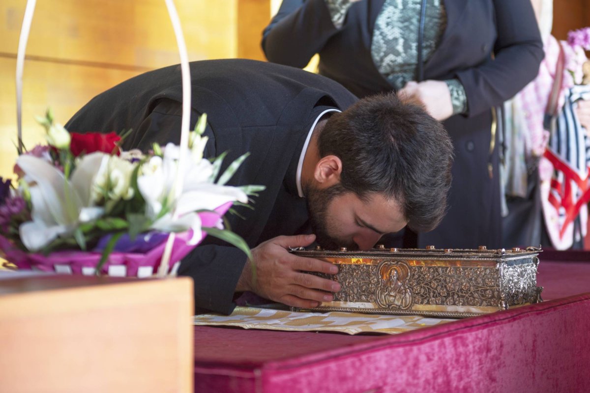 Mâna dreaptă a  Sfântului Ierarh Spiridon, cinstită în București 129012