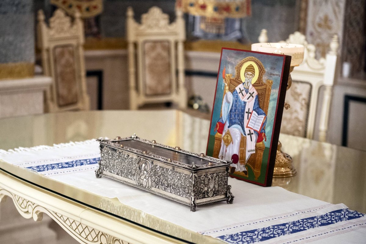 Mâna dreaptă a  Sfântului Ierarh Spiridon, cinstită în București 129013