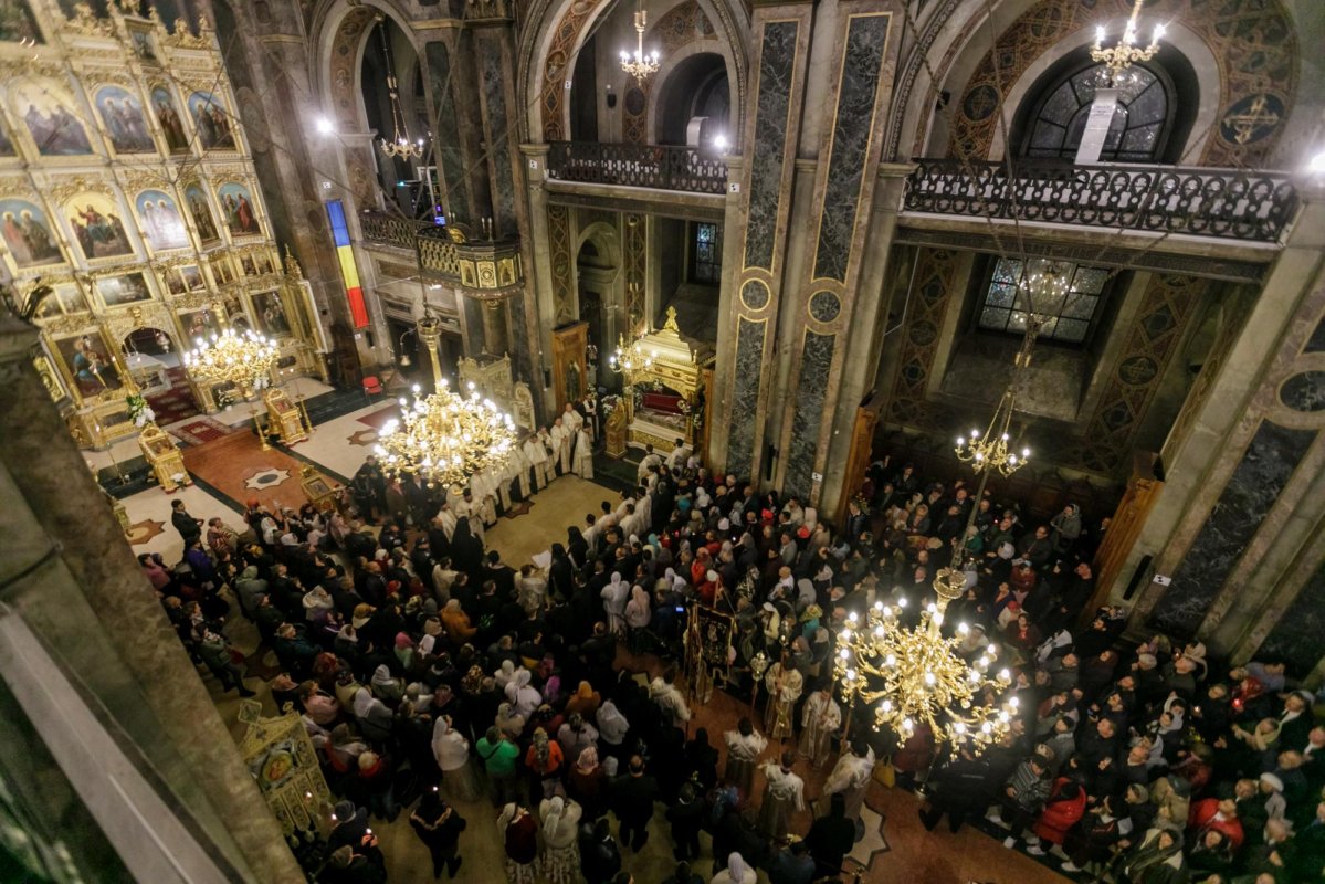 Procesiune cu moaștele Sfintei Parascheva la Iași 128789