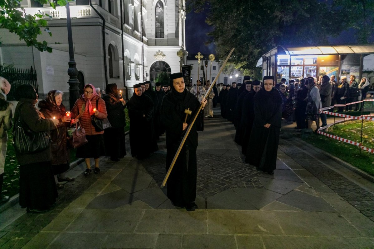 Procesiune cu moaștele Sfintei Parascheva la Iași 128797