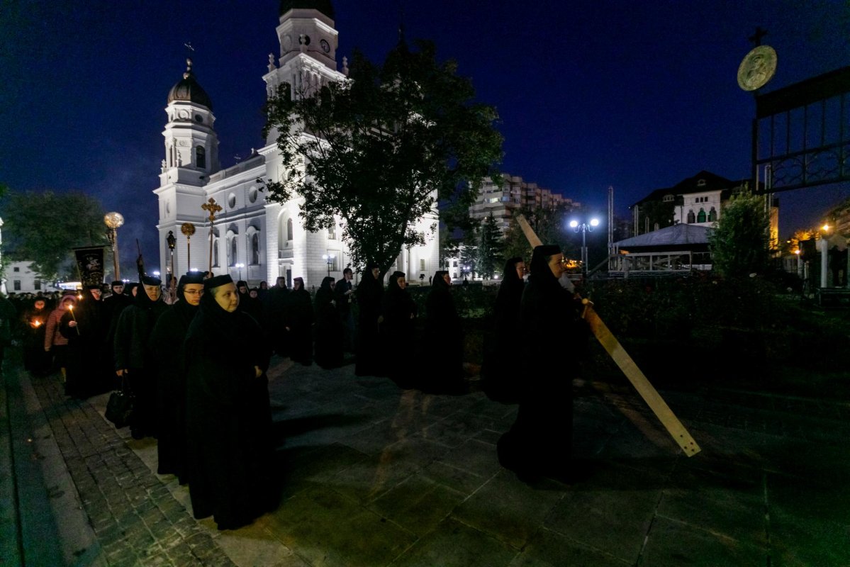 Procesiune cu moaștele Sfintei Parascheva la Iași 128799