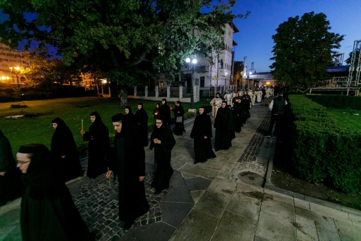 Procesiune cu moaștele Sfintei Parascheva la Iași 128800