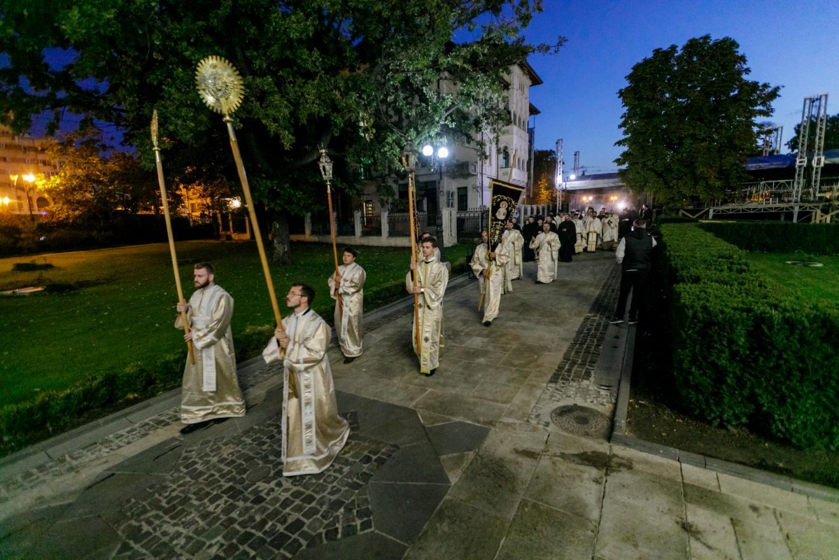 Procesiune cu moaștele Sfintei Parascheva la Iași 128801