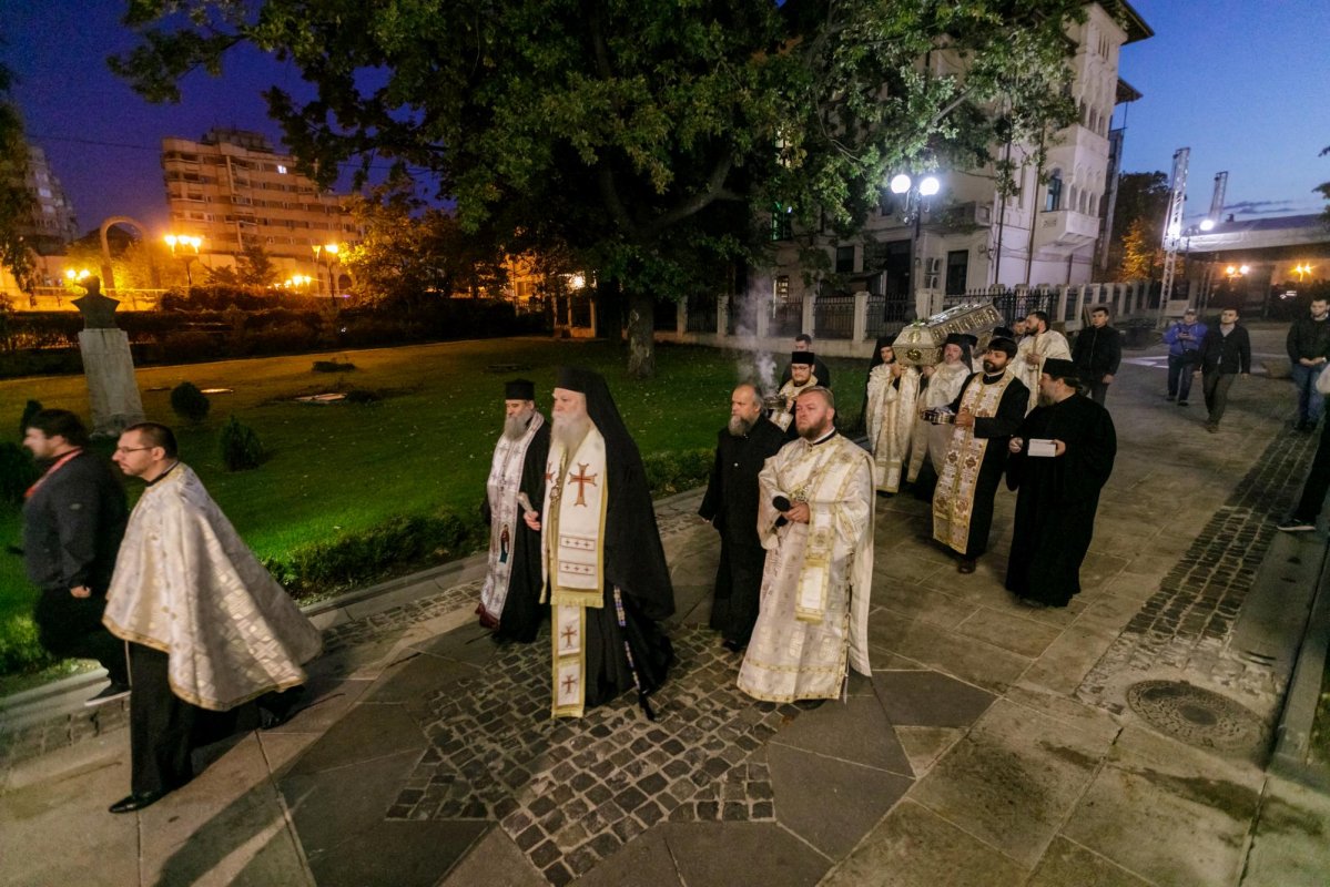 Procesiune cu moaștele Sfintei Parascheva la Iași 128803