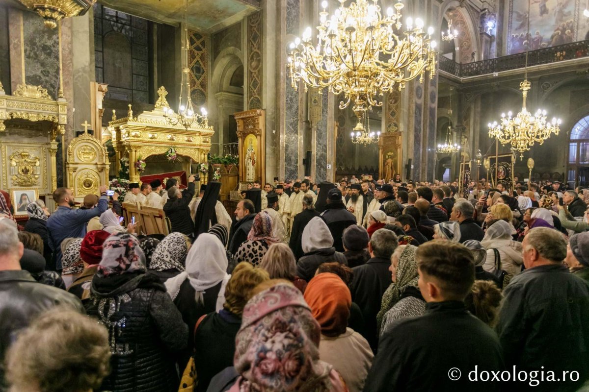 Procesiune cu moaștele Sfintei Parascheva la Iași 128812