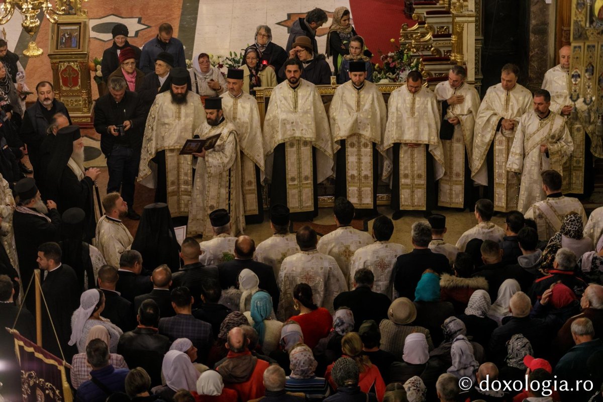 Procesiune cu moaștele Sfintei Parascheva la Iași 128821