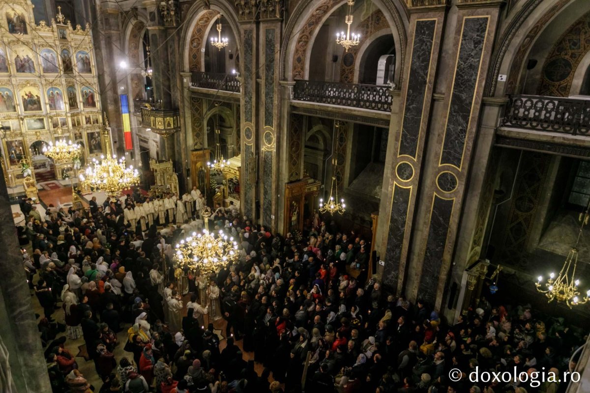 Procesiune cu moaștele Sfintei Parascheva la Iași 128824