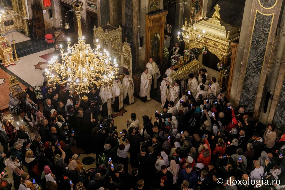 Procesiune cu moaștele Sfintei Parascheva la Iași 128825