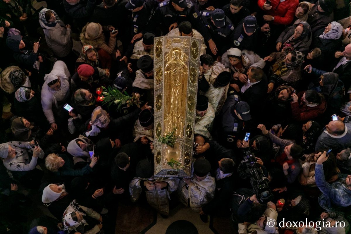 Procesiune cu moaștele Sfintei Parascheva la Iași 128826