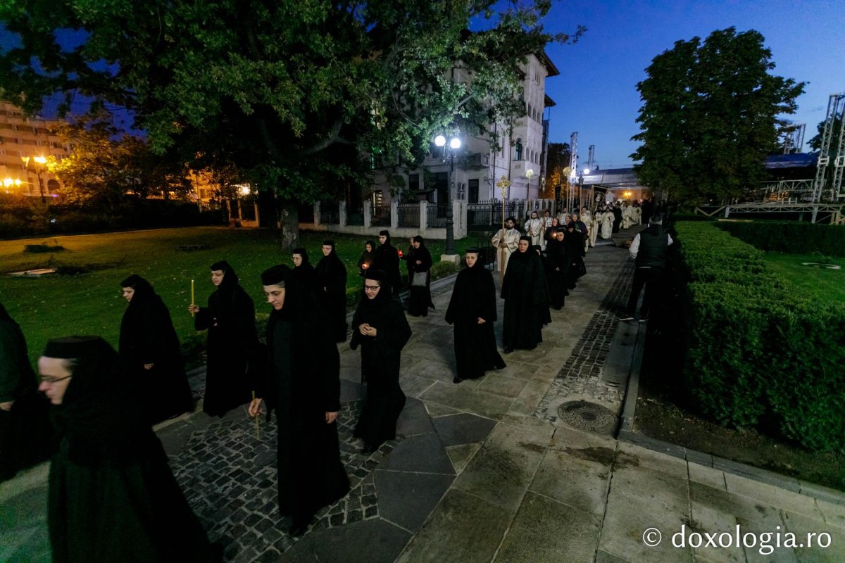 Procesiune cu moaștele Sfintei Parascheva la Iași 128830