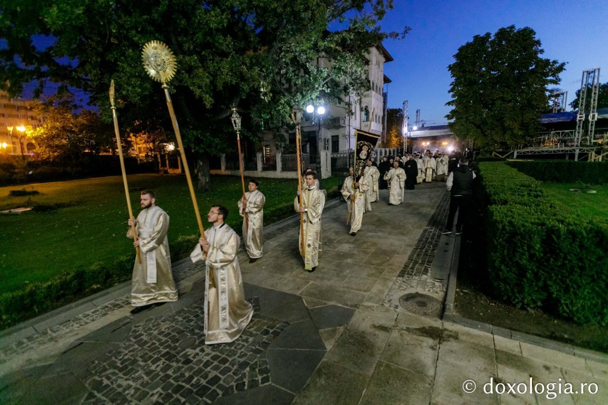 Procesiune cu moaștele Sfintei Parascheva la Iași 128831
