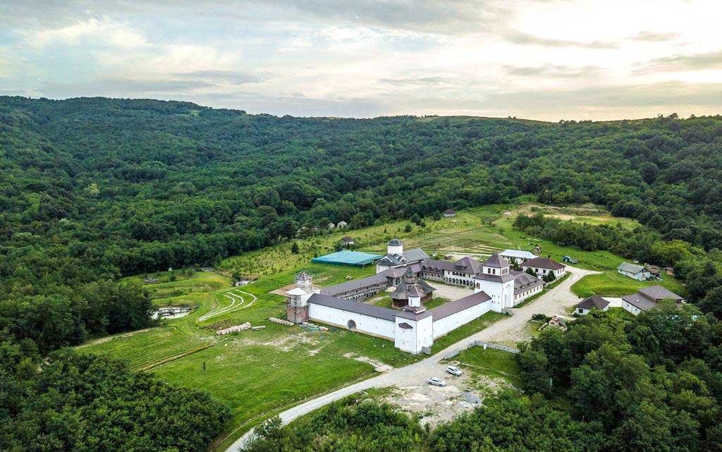 Mănăstirea Nera își sărbătorește hramul 129064