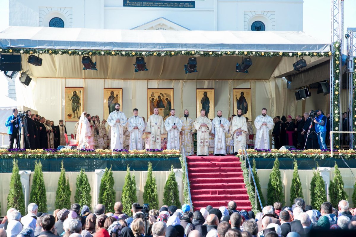 Bucurie și mărturisire în cetatea Iașilor, de ziua Sfintei Parascheva 129132