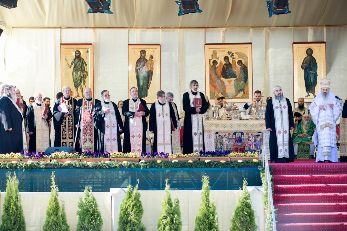 Bucurie și mărturisire în cetatea Iașilor, de ziua Sfintei Parascheva 129135