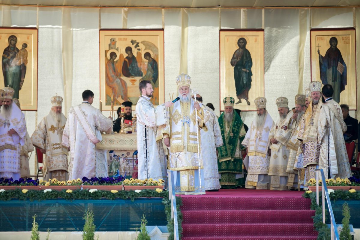 Bucurie și mărturisire în cetatea Iașilor, de ziua Sfintei Parascheva 129136