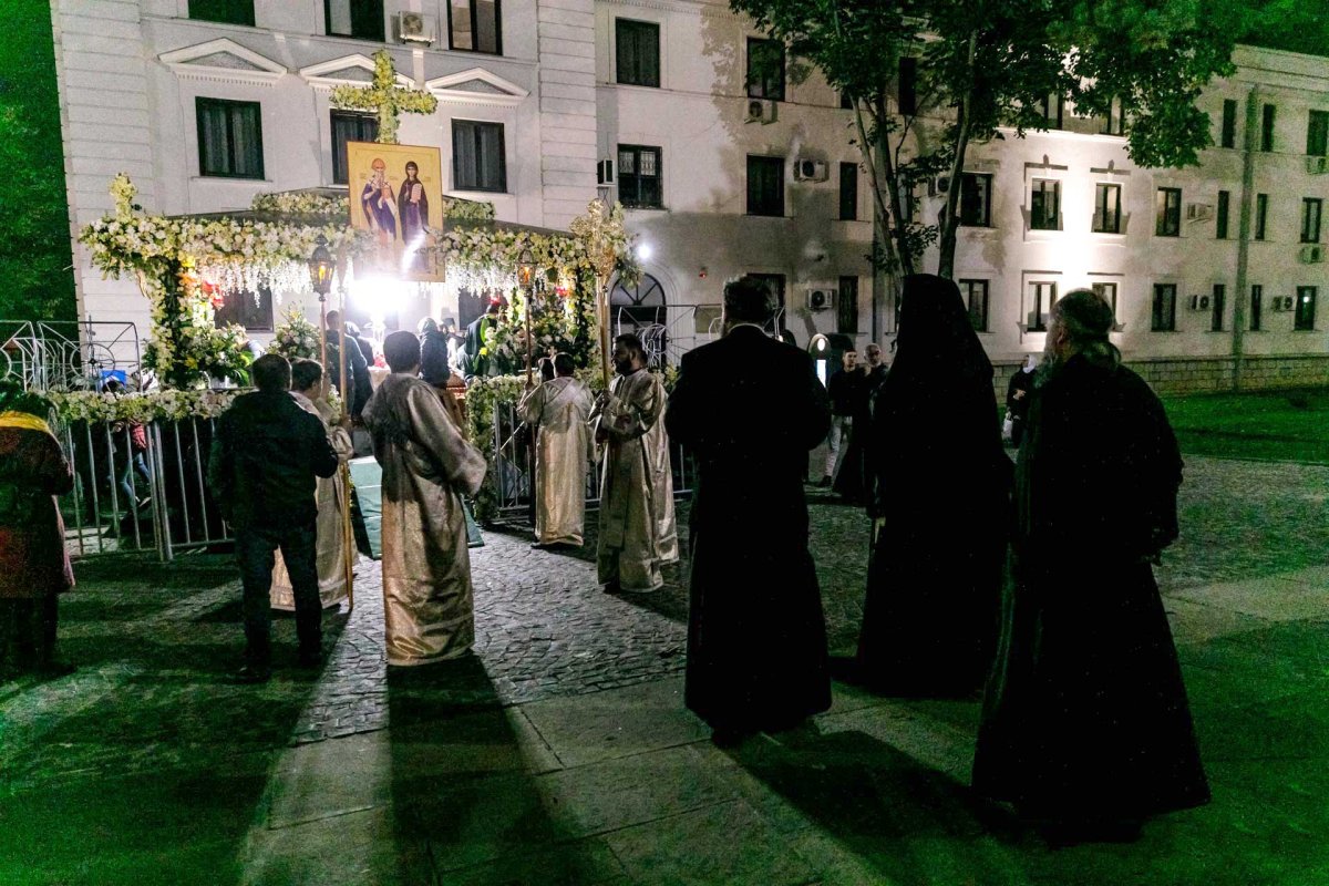 Moaștele Sfintei Parascheva, așezate în Catedrala Mitropolitană din Iași 129398