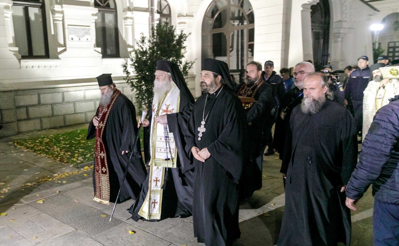 Moaștele Sfintei Parascheva, așezate în Catedrala Mitropolitană din Iași 129406