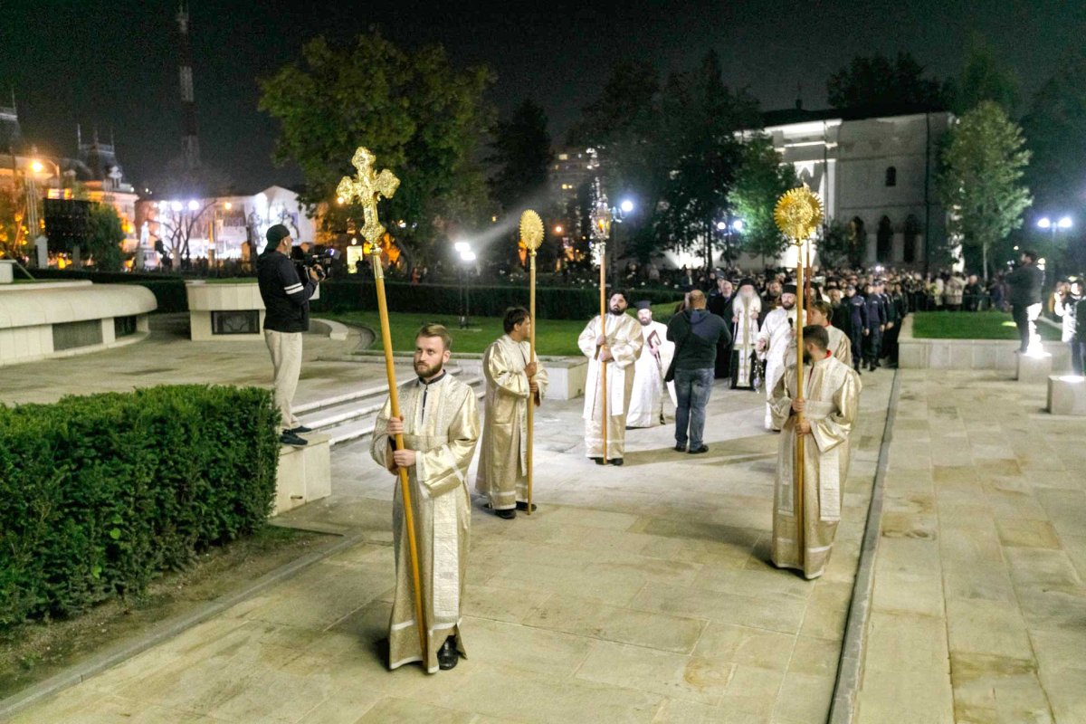 Moaștele Sfintei Parascheva, așezate în Catedrala Mitropolitană din Iași 129411