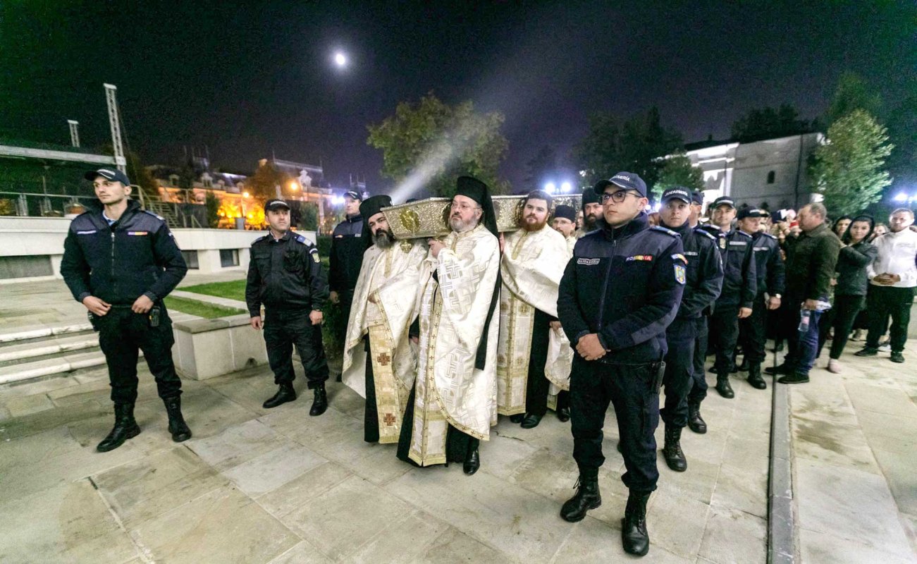 Moaștele Sfintei Parascheva, așezate în Catedrala Mitropolitană din Iași 129413