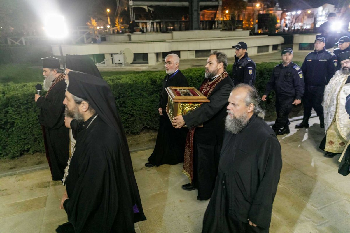 Moaștele Sfintei Parascheva, așezate în Catedrala Mitropolitană din Iași 129414