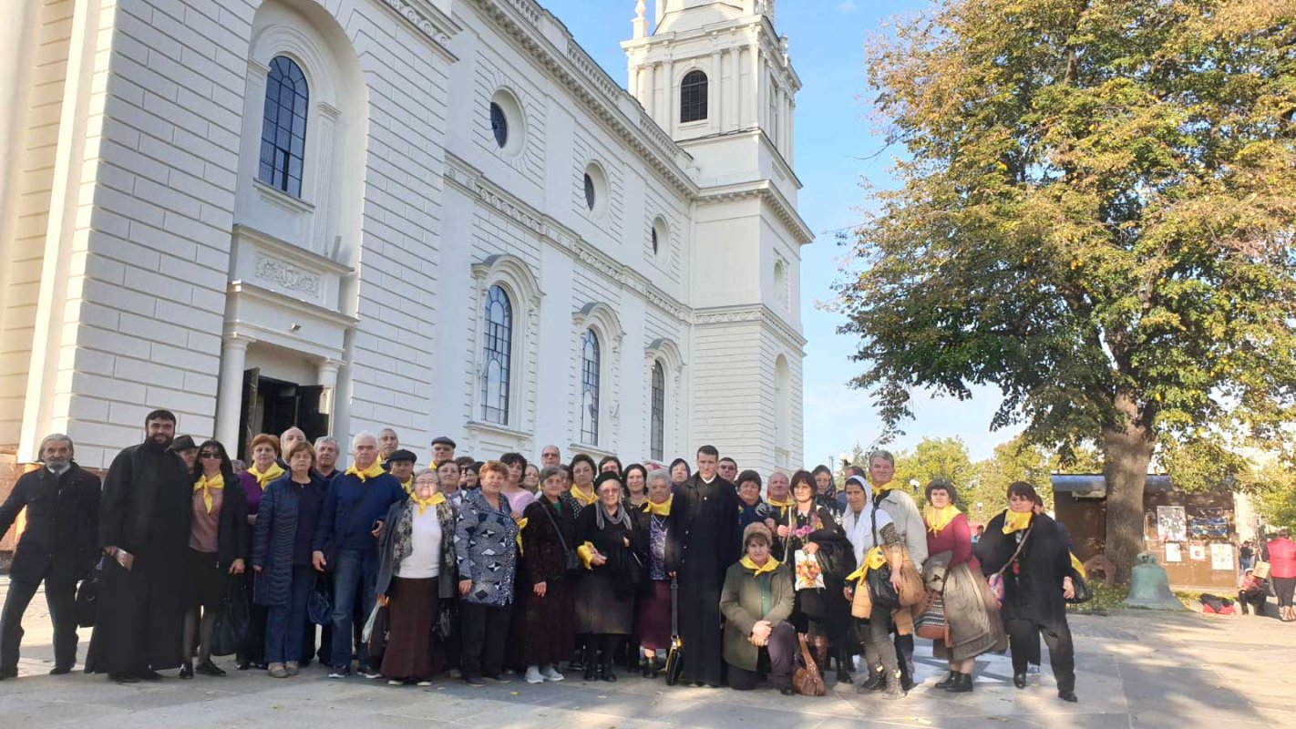 Pelerini din Protopopiatul Câmpina la sărbătoarea Sfintei Parascheva 129345
