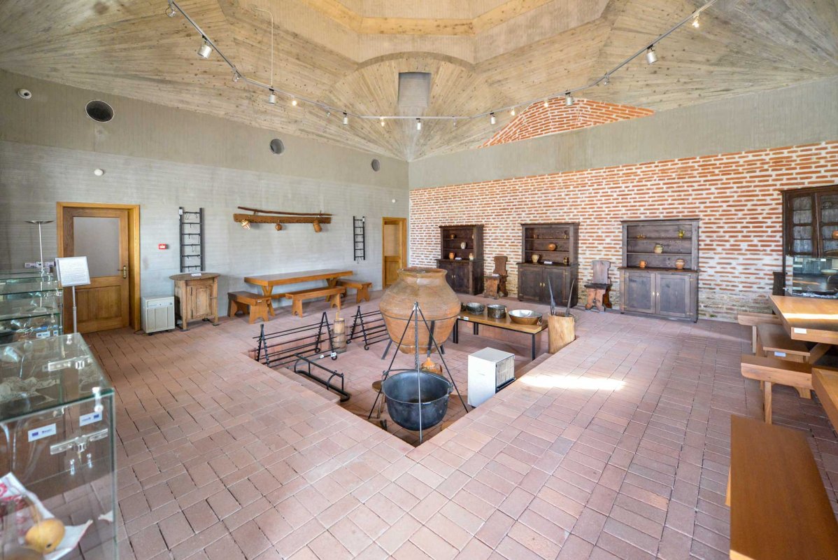 Un palat strălucitor după un sfert de mileniu în ruină 129352