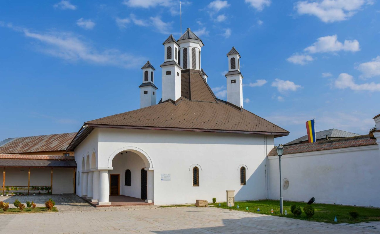 Un palat strălucitor după un sfert de mileniu în ruină 129354