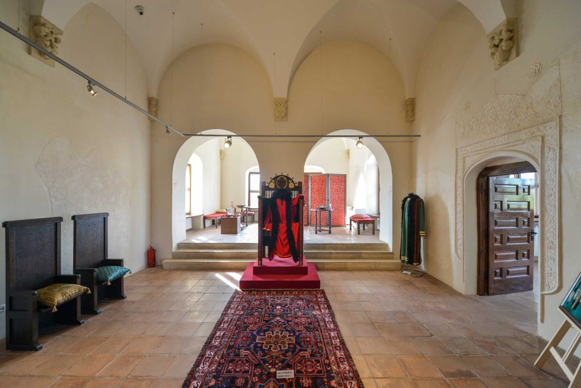 Un palat strălucitor după un sfert de mileniu în ruină 129362