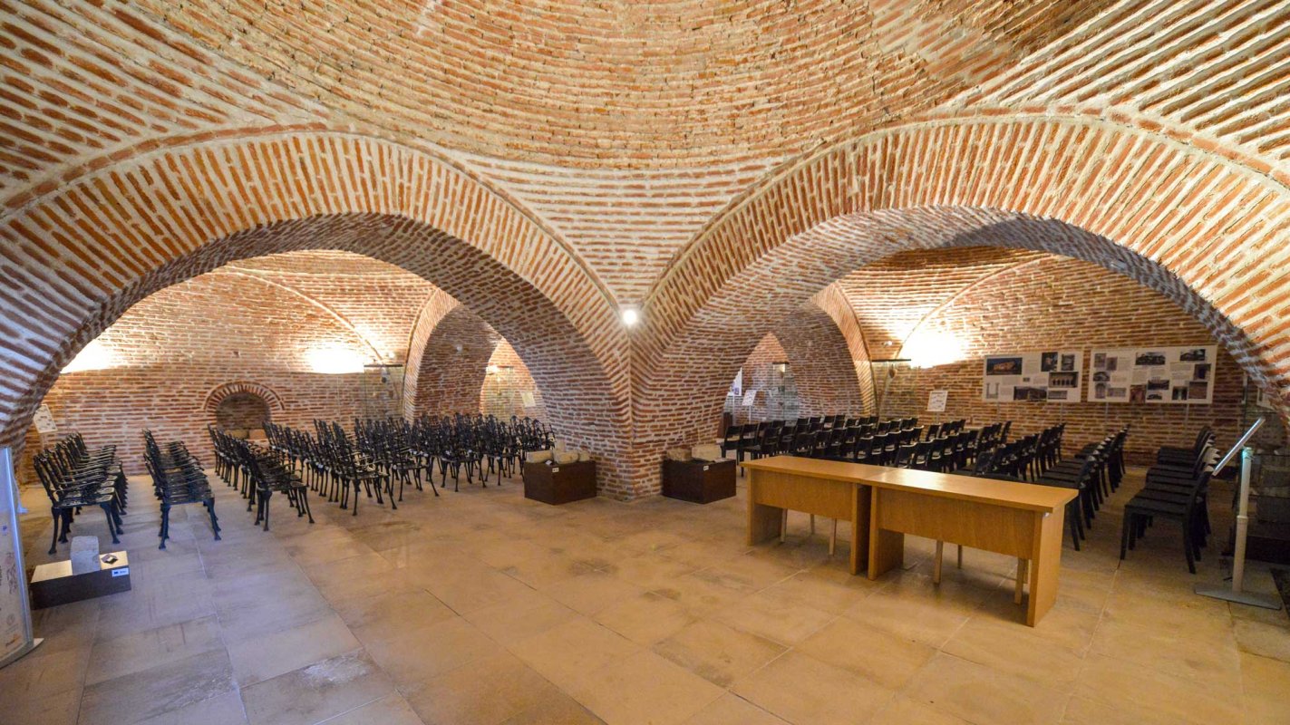 Un palat strălucitor după un sfert de mileniu în ruină 129368