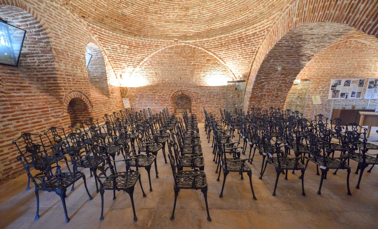 Un palat strălucitor după un sfert de mileniu în ruină 129369