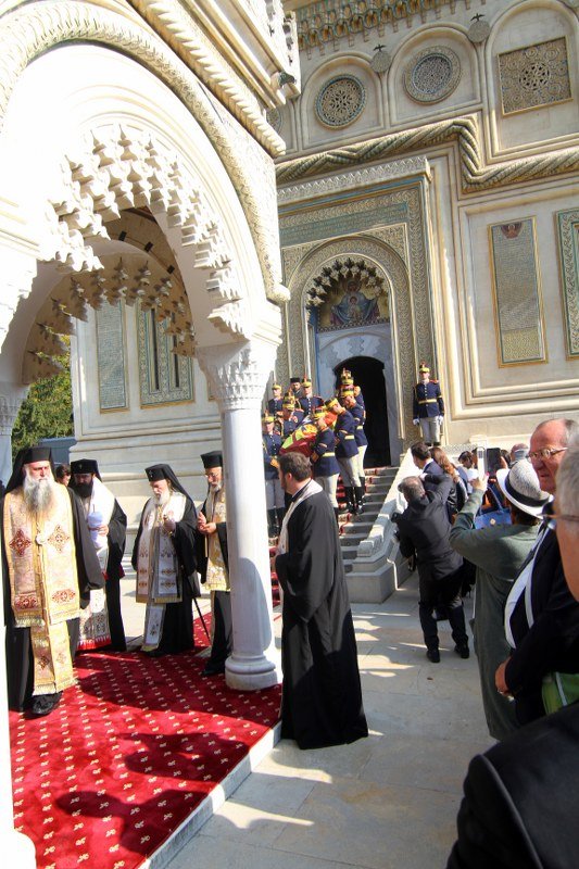 Mama Regelui Mihai I, reînhumată  la Curtea de Argeș 129667