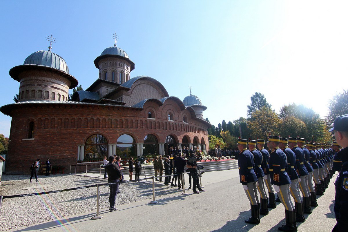 Mama Regelui Mihai I, reînhumată  la Curtea de Argeș 129683