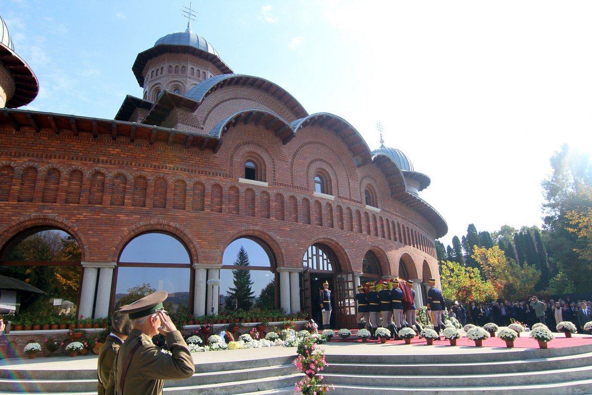 Mama Regelui Mihai I, reînhumată  la Curtea de Argeș 129684