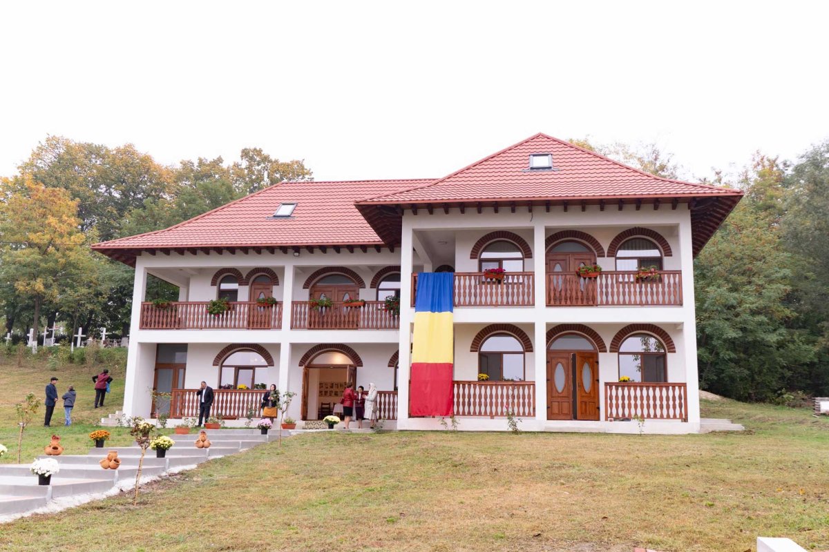 Sfințirea aşezământului parohial din localitatea gălățeană Brătulești 129536